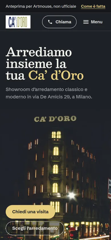 La prima schermata della home rifatta sul telefono: il palazzo di notte con le finestre accese e il titolo «Arrediamo insieme la tua Ca’ d’Oro»